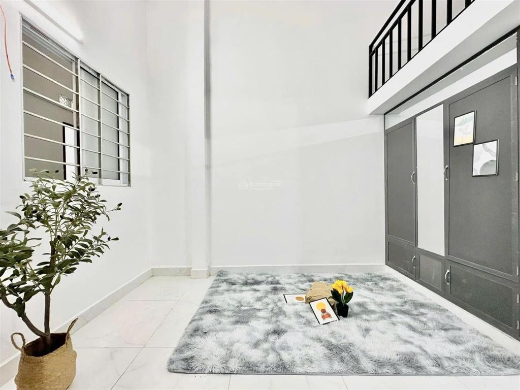 Cho thuê nhà trọ gác cao không giới hạn người và xe đường bình lợi gần đại học văn lang