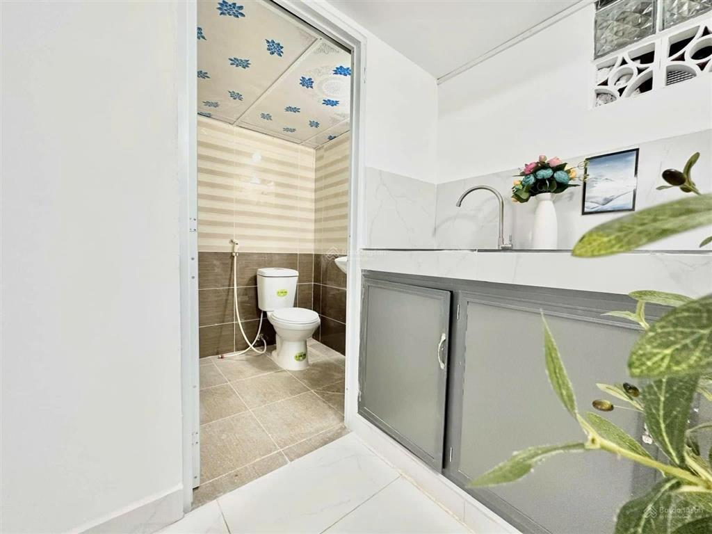 Cho thuê nhà trọ gác cao không giới hạn người và xe đường bình lợi gần đại học văn lang