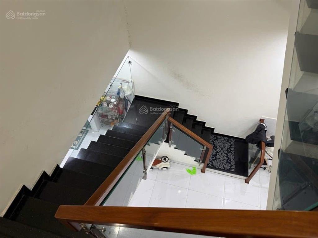 Nhà đẹp giá tốt  3 tầng 4pn, 100m2 vuông vức  ngay nguyễn hữu thọ, q. hải châu