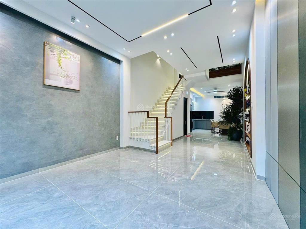 3,6 tỷ giảm còn 3,3 tỷ. nhà 64m2 lý thường kiệt, q10 gần sân phú thọ. xây 4 tầng, hẻm 7m. sổ sẵn