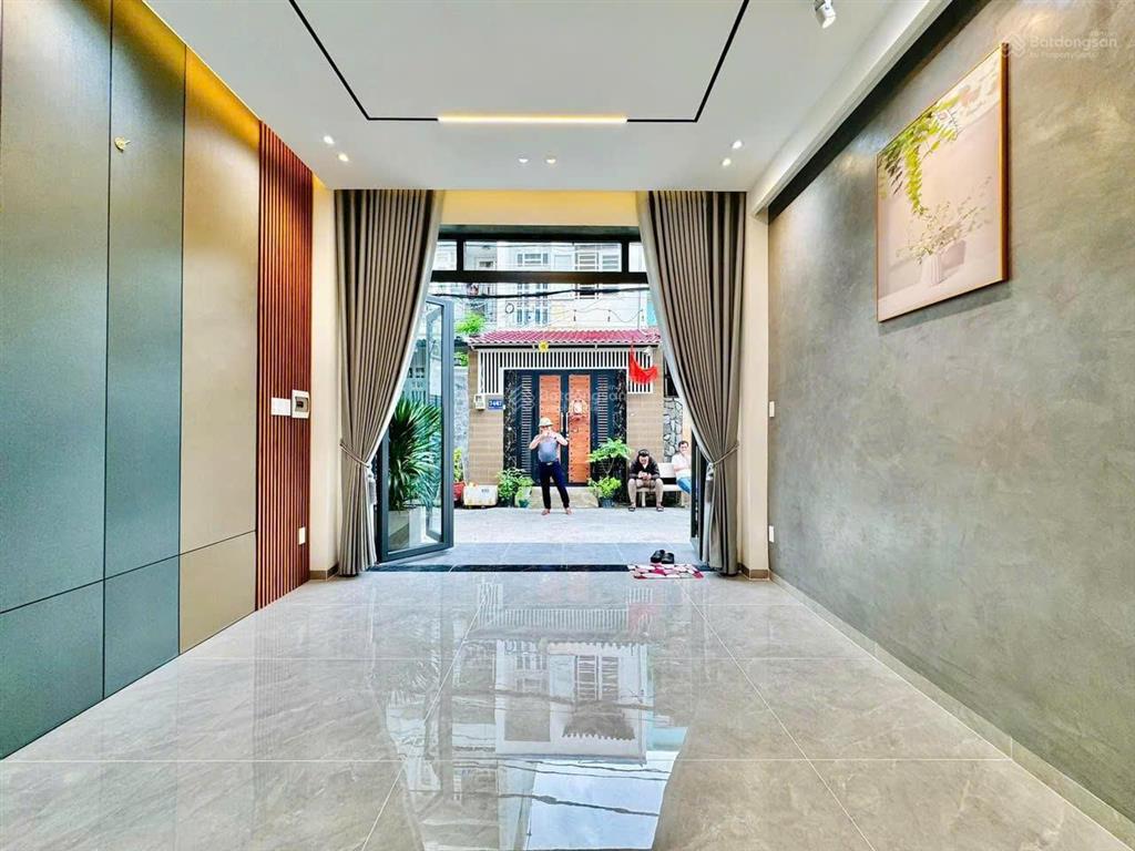 3,6 tỷ giảm còn 3,3 tỷ. nhà 64m2 lý thường kiệt, q10 gần sân phú thọ. xây 4 tầng, hẻm 7m. sổ sẵn