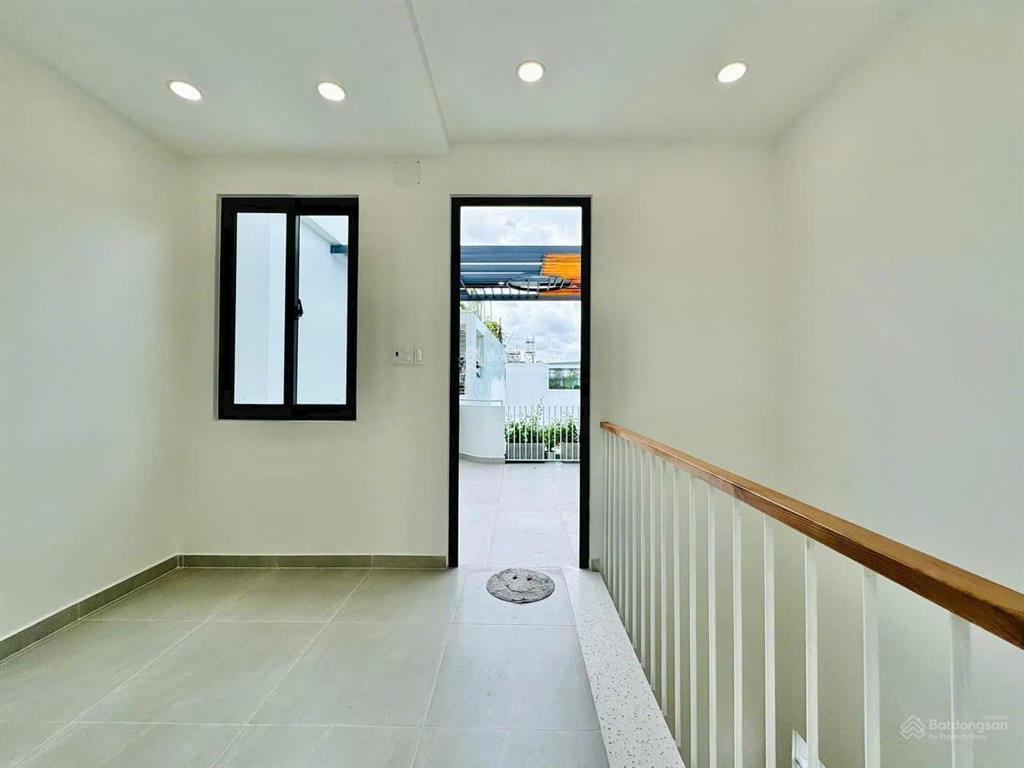 3,6 tỷ giảm còn 3,3 tỷ. nhà 64m2 lý thường kiệt, q10 gần sân phú thọ. xây 4 tầng, hẻm 7m. sổ sẵn