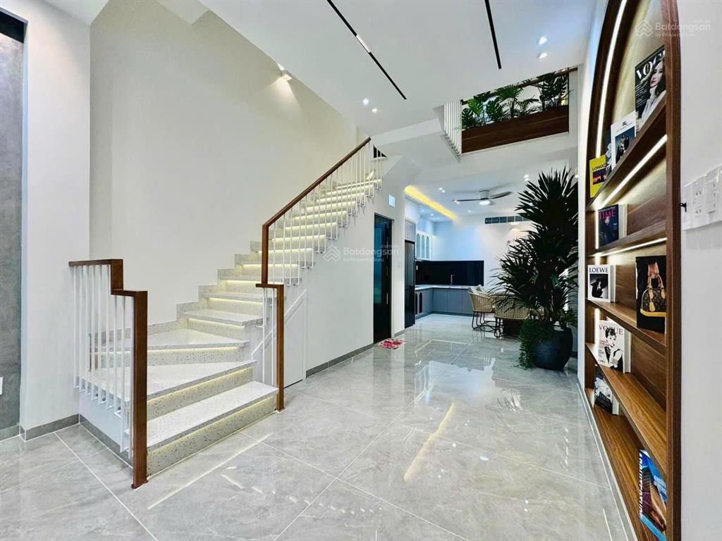 3,6 tỷ giảm còn 3,3 tỷ. nhà 64m2 lý thường kiệt, q10 gần sân phú thọ. xây 4 tầng, hẻm 7m. sổ sẵn