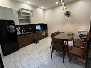 Cho thuê nhà nguyên căn, lô góc thoáng, 60m2, 5 tầng, 5 ngủ, full nội thất tại hoàng minh đạo