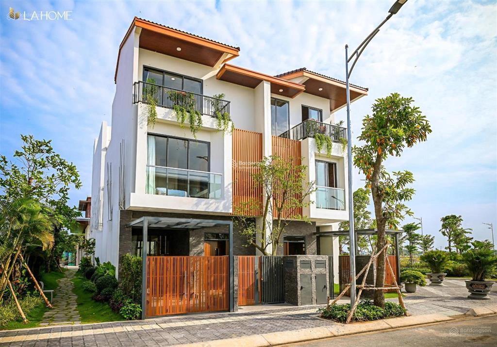 Chính chủ cần sang nhượng căn nhà phố vườn 96m2 6x16m gía rẻ hơn cđt 500tr bank 70%  0384 452 ***.