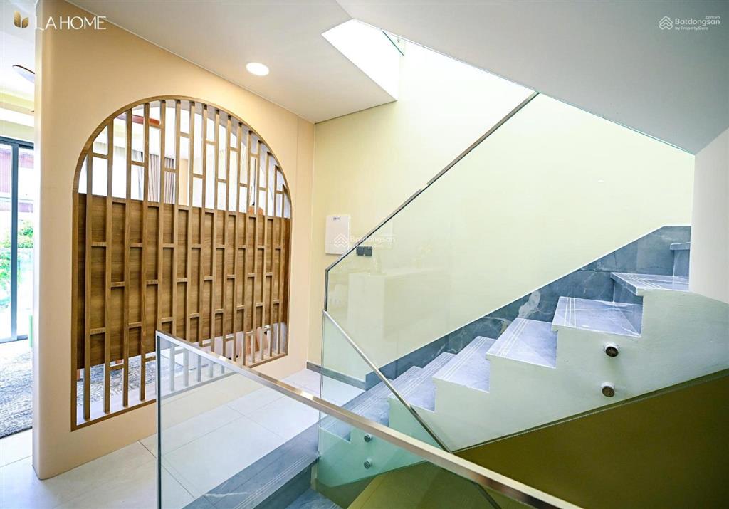 Chính chủ cần sang nhượng căn nhà phố vườn 96m2 6x16m gía rẻ hơn cđt 500tr bank 70%  0384 452 ***.