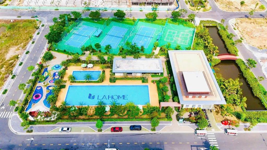 Chính chủ cần sang nhượng căn góc nhà phố vườn siêu đẹp 10x13,75m gía rẻ hơn cđt 500tr bank 70%
