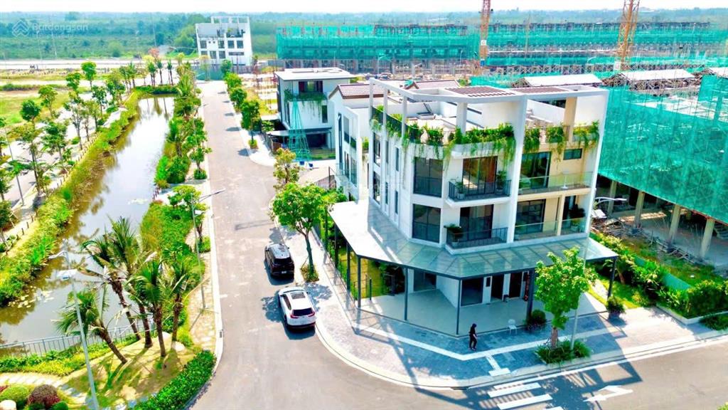 Chính chủ cần sang nhượng căn góc nhà phố vườn siêu đẹp 10x13,75m gía rẻ hơn cđt 500tr bank 70%