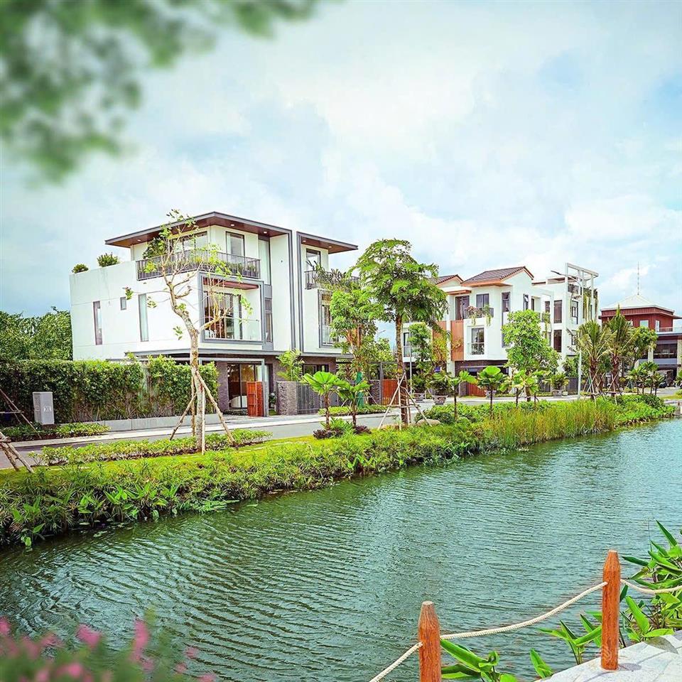 Chính chủ cần sang nhượng căn góc nhà phố vườn siêu đẹp 10x13,75m gía rẻ hơn cđt 500tr bank 70%