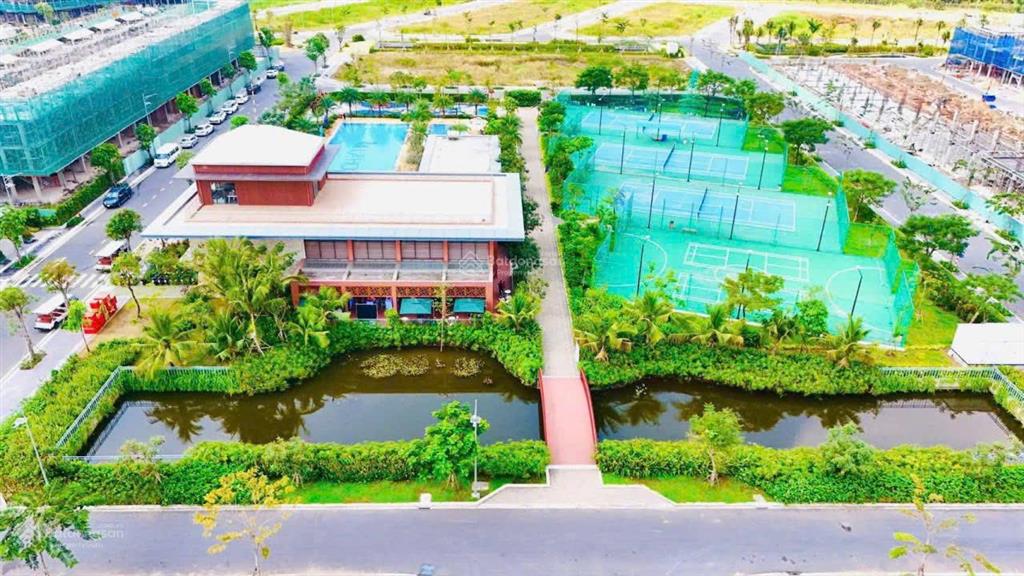 Chính chủ cần sang nhượng căn góc nhà phố vườn siêu đẹp 10x13,75m gía rẻ hơn cđt 500tr bank 70%