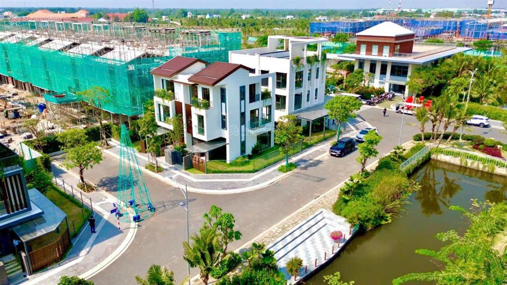 Chính chủ cần sang nhượng căn góc nhà phố vườn siêu đẹp 10x13,75m gía rẻ hơn cđt 500tr bank 70%