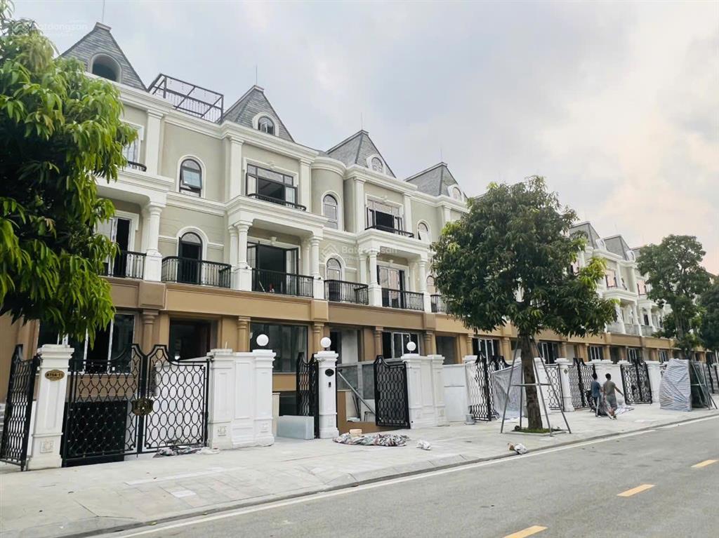 Bán biệt thự bt5 ciputra  trục đường 17,5m đối diện bt2. xây dựng 4 tầng+ hầm. sẵn sổ