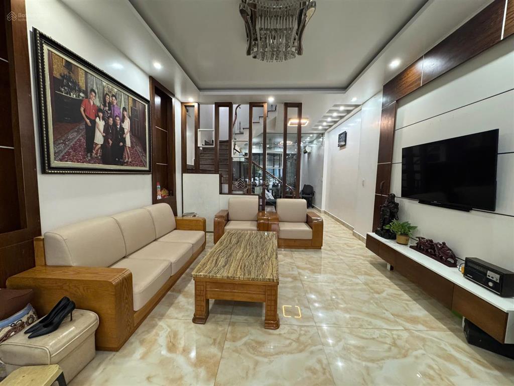 Nhà phân lô 193 văn cao hải phòng, view công viên cây xanh, đường 12m, gara ô tô, 4 ngủ khép kín