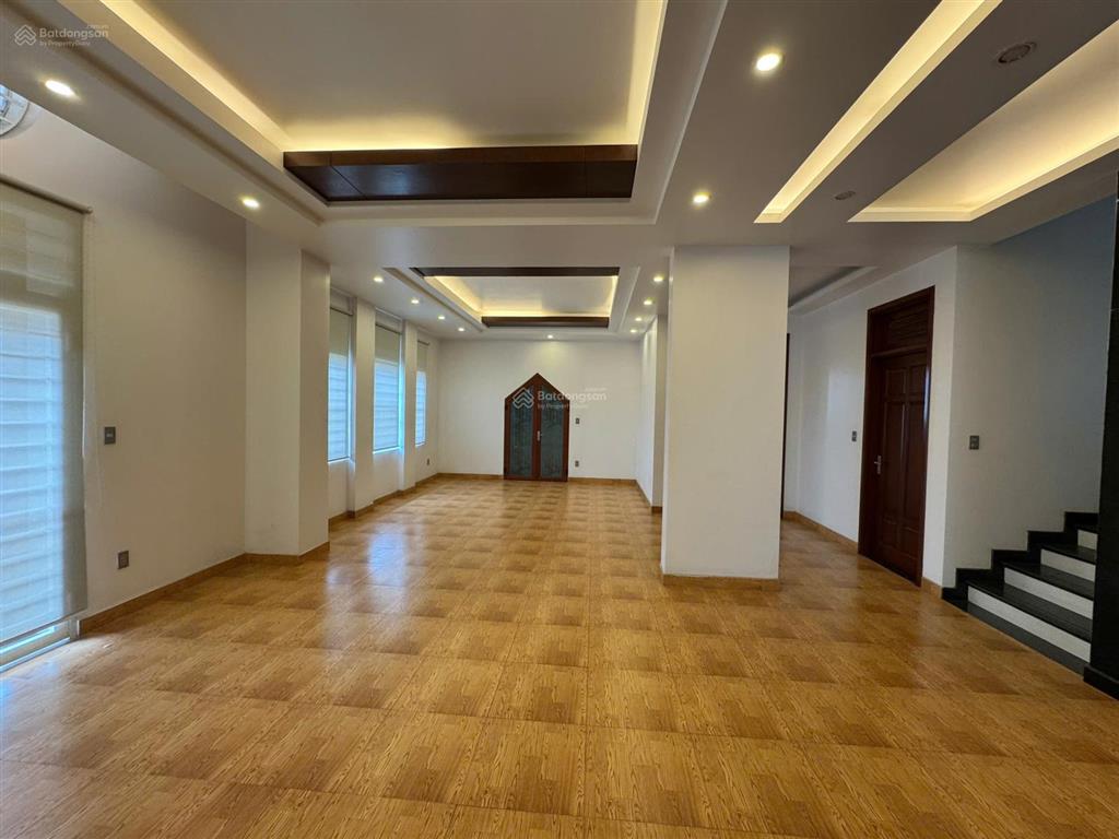 Cho thuê biệt thự sân vườn 500m² lê hồng phong, bể bơi riêng, 6pn, có văn phòng, chỉ 50 triệu