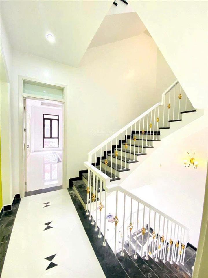Cho thuê nhà 4 tầng văn cao, full nội thất  5pn  ô tô đỗ cửa chỉ 20 triệu