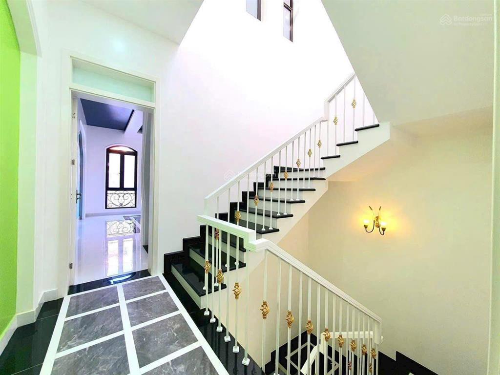 Cho thuê nhà 4 tầng văn cao, full nội thất  5pn  ô tô đỗ cửa chỉ 20 triệu