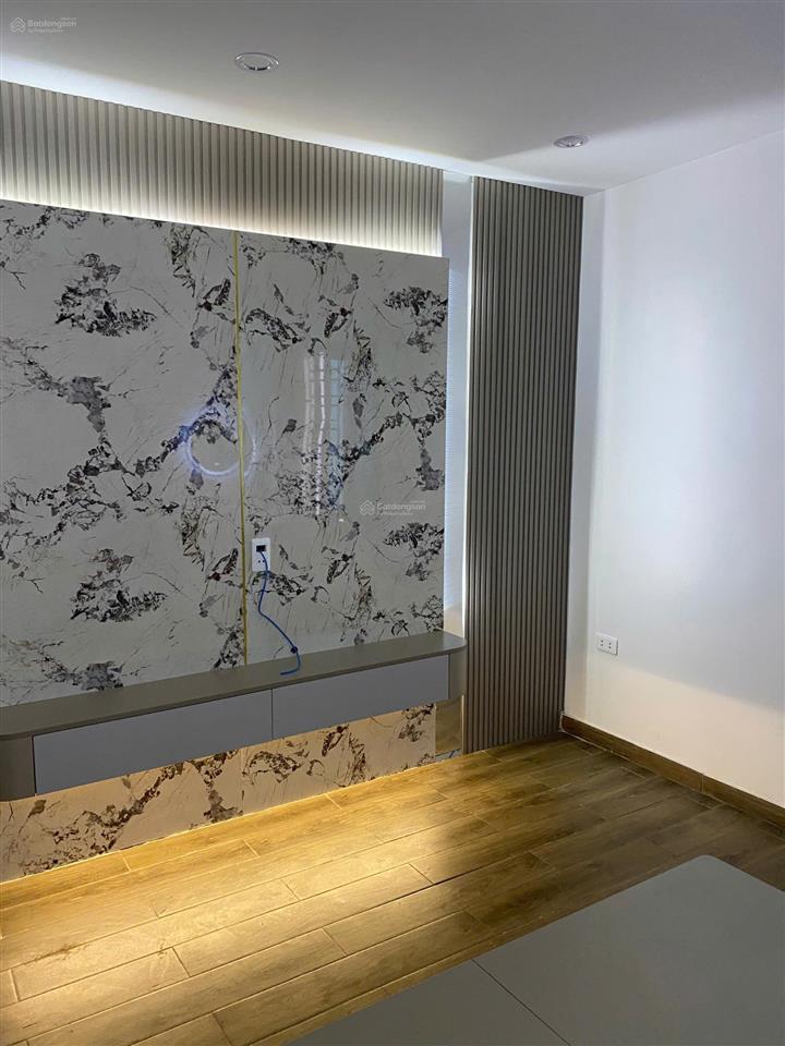 Bán nhà mặt đường tô vũ  văn cao  gara ô tô  83m²  chỉ 10 tỷ