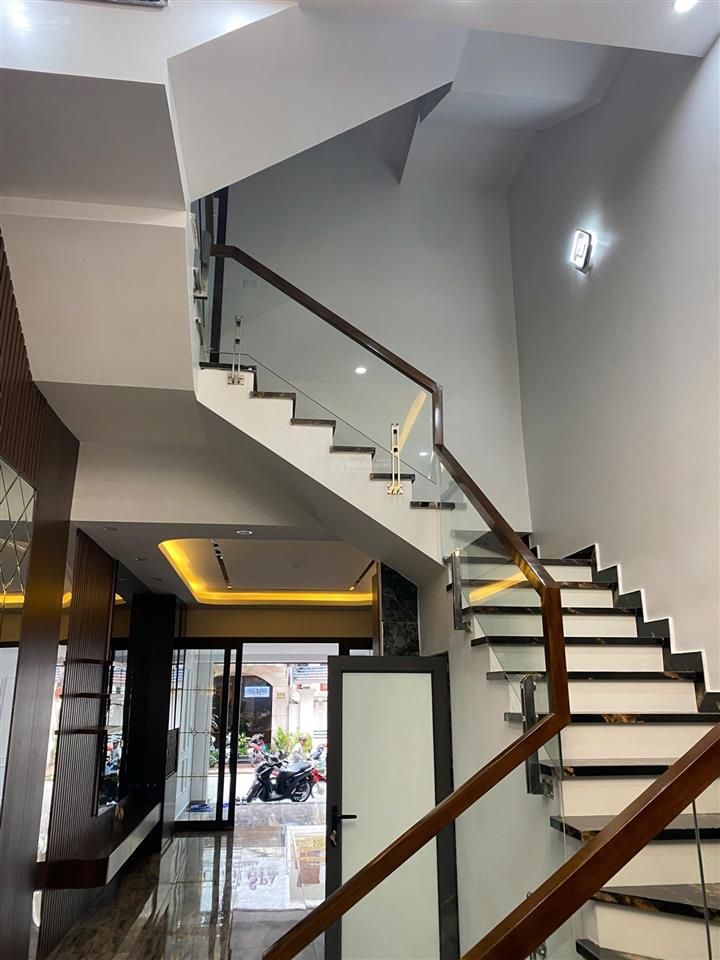 Bán nhà mặt đường tô vũ  văn cao  gara ô tô  83m²  chỉ 10 tỷ