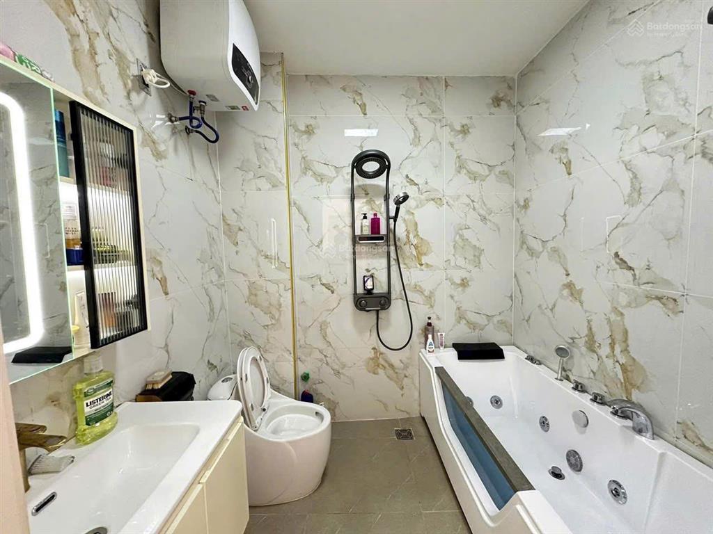 Cho thuê nhà lô góc mặt đường chùa hàng  4 tầng full nội thất  vị trí kinh doanh đẹp