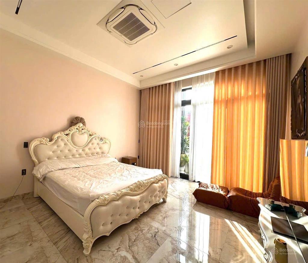 Cho thuê nhà lô góc mặt đường chùa hàng  4 tầng full nội thất  vị trí kinh doanh đẹp