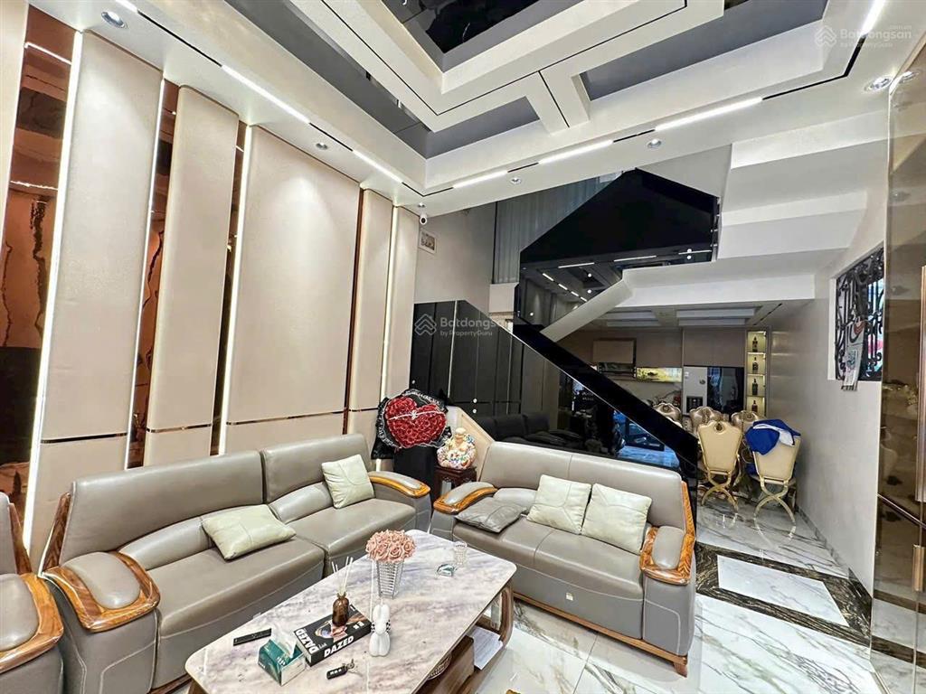 Cho thuê nhà lô góc mặt đường chùa hàng  4 tầng full nội thất  vị trí kinh doanh đẹp