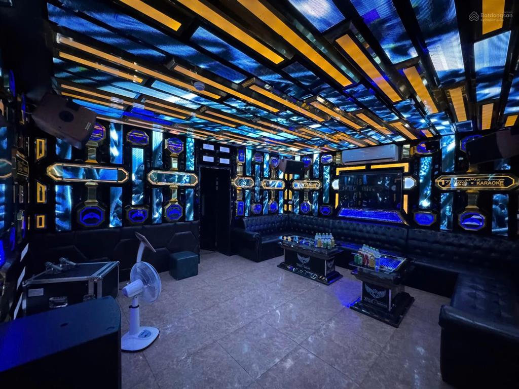 Cho thuê karaoke lô góc cầu rào 2 mặt đường 353 4 tầng + hầm 8 phòng hát 80tr/tháng