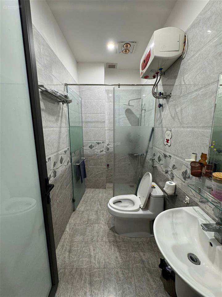 Sang nhượng 100 triệu (3 tháng), nhà 6 tầng nguyễn tất tố, có thang máy, đầy đủ tiện nghi