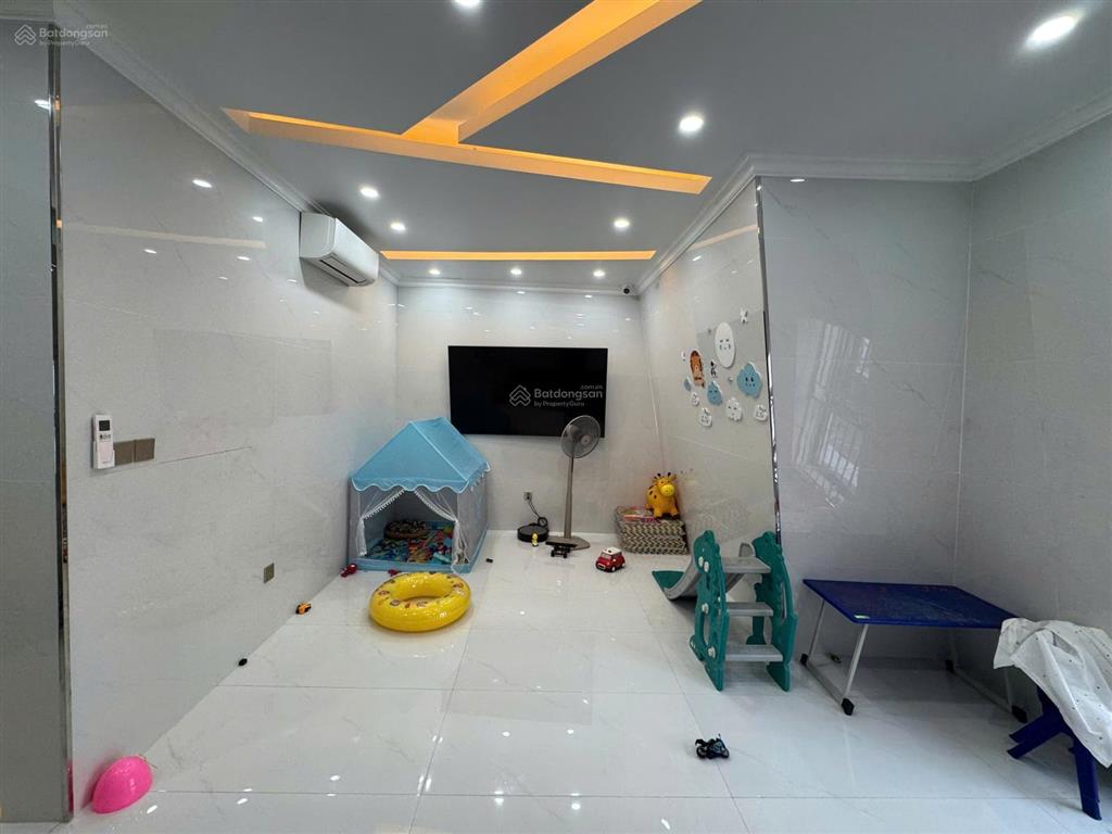 Bán nhà 5 tầng mặt đường nguyễn tất tố hoàng huy mall hải phòng, 74m², thang máy, gara, giá 23 tỷ