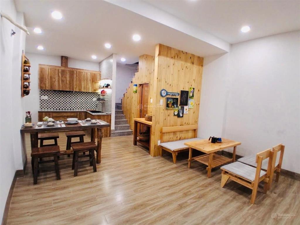 Nhà đẹp full nội thất dọn vào ở ngay. 42m² chưa đến 100tr/m2. hẻm xe hơi tới nhà.