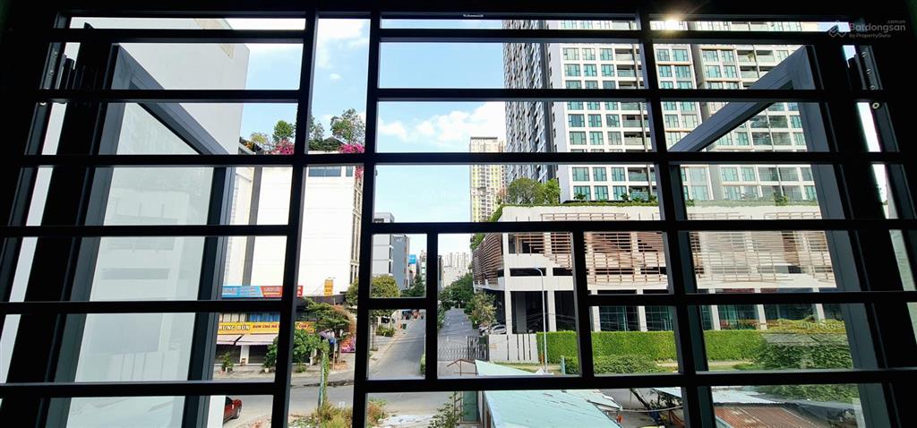 Cho thuê văn phòng  35 triệu/tháng mới xây 3 sàn có thang máy, hầm (gần ubnd tp. thủ đức cũ)