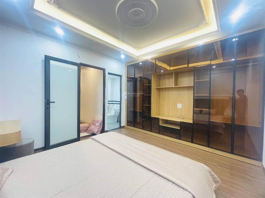 Hiếm nhà đẹp  võ chí công  cầu giấy  61/ 65m  6 tầng  mt 5,6m  16,8 tỷ
