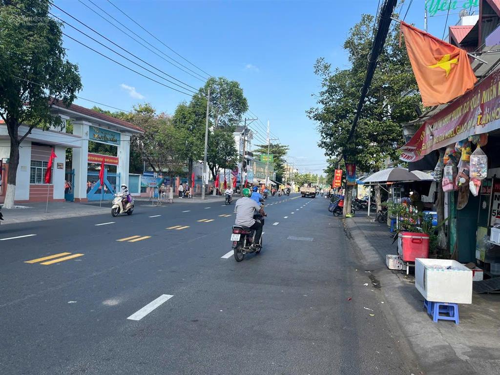 Nhà 15x21 (1 lầu đúc) đang kinh doanh quán cà phê tại hàm nghi, bình đức, long xuyên, 20 tỷ