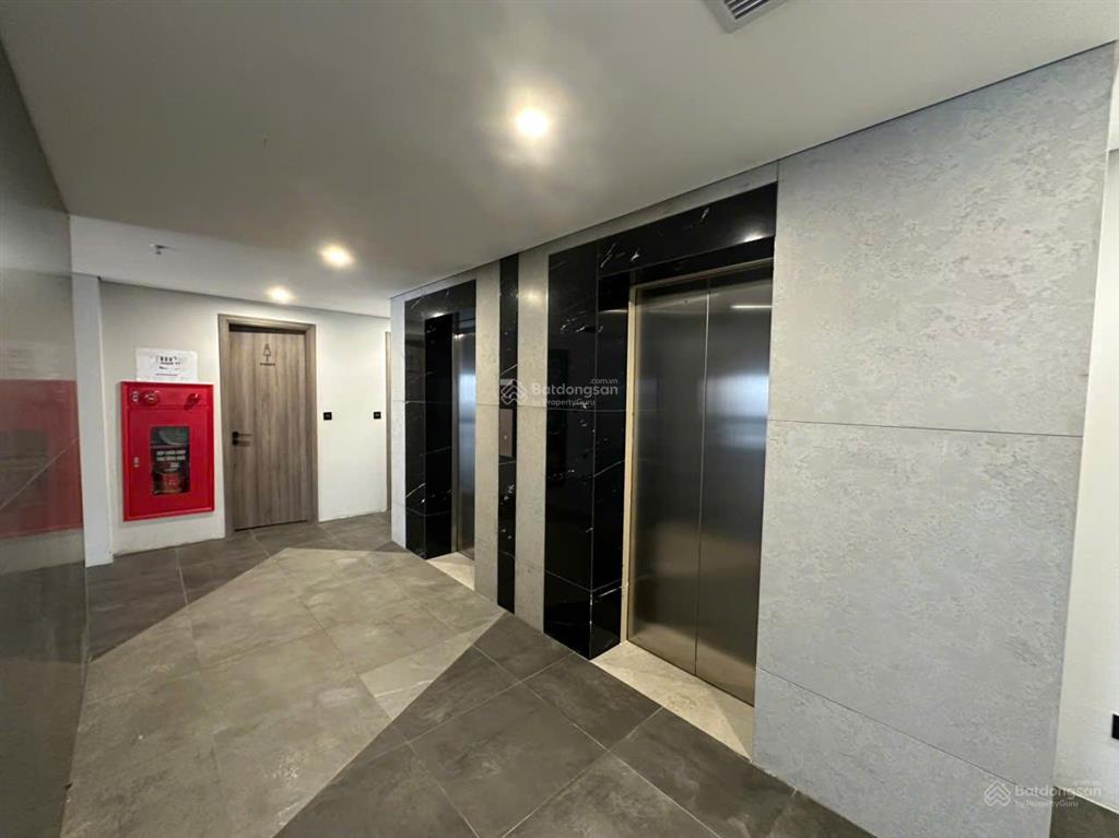 Bán gấp tòa nhà dt 266m mặt phố xuân la ,lô góc, vỉa hè rộng, mt 12m bề thế, cho thuê 24 tỷ 1 năm