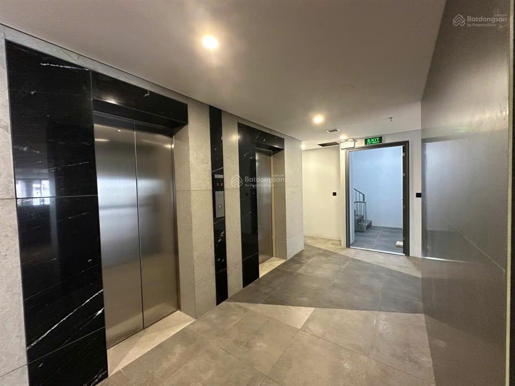 Bán gấp tòa nhà dt 266m mặt phố xuân la ,lô góc, vỉa hè rộng, mt 12m bề thế, cho thuê 24 tỷ 1 năm