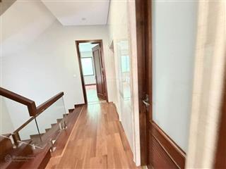 Bán biệt thự vip làng quốc tế thăng long  4 tầng thang máy nhật  2 mặt thoáng  dt 202m2 mt 7.8m