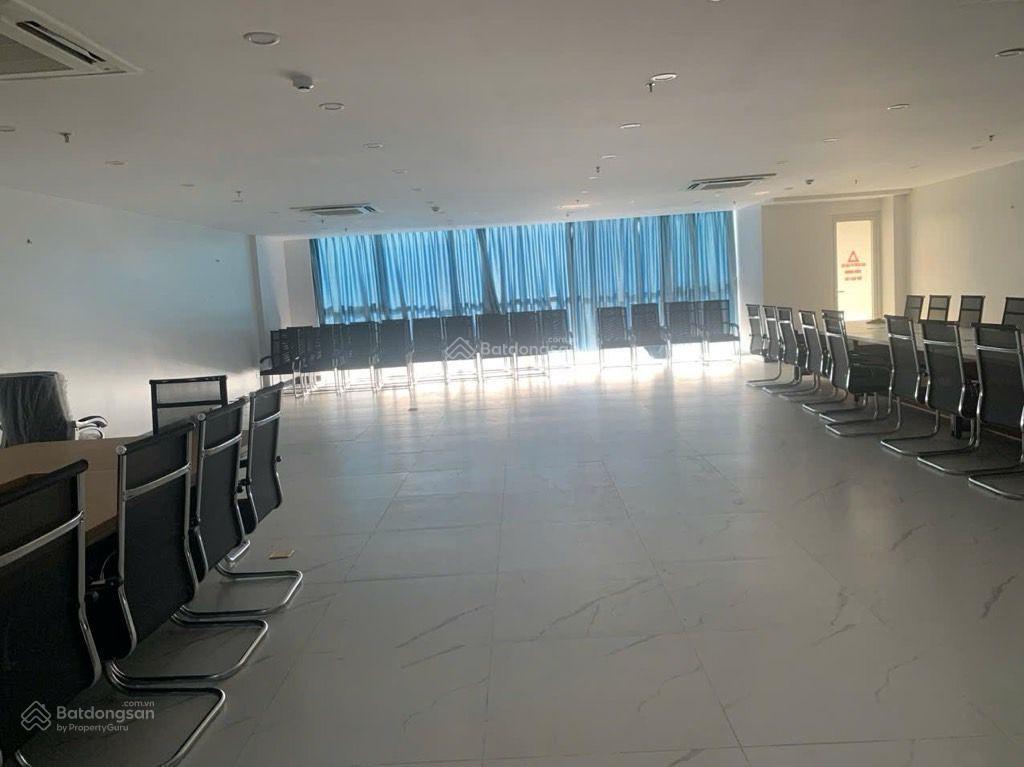 Mặt phố phạm văn đồng  hoàng quốc việt  tòa 9 tầng  mặt tiền 11m  dòng tiền 300tr/tháng