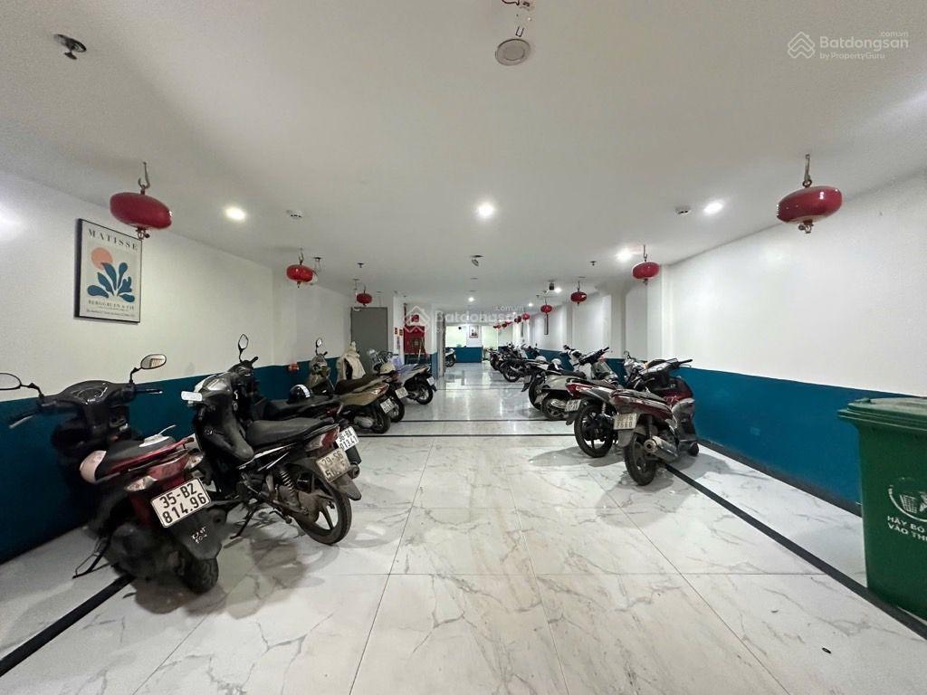 Cầu giấy 155m2  7 chỗ đỗ cửa 20m ra mặt phố  35 phòng  dòng tiền 2.5 tỷ/năm