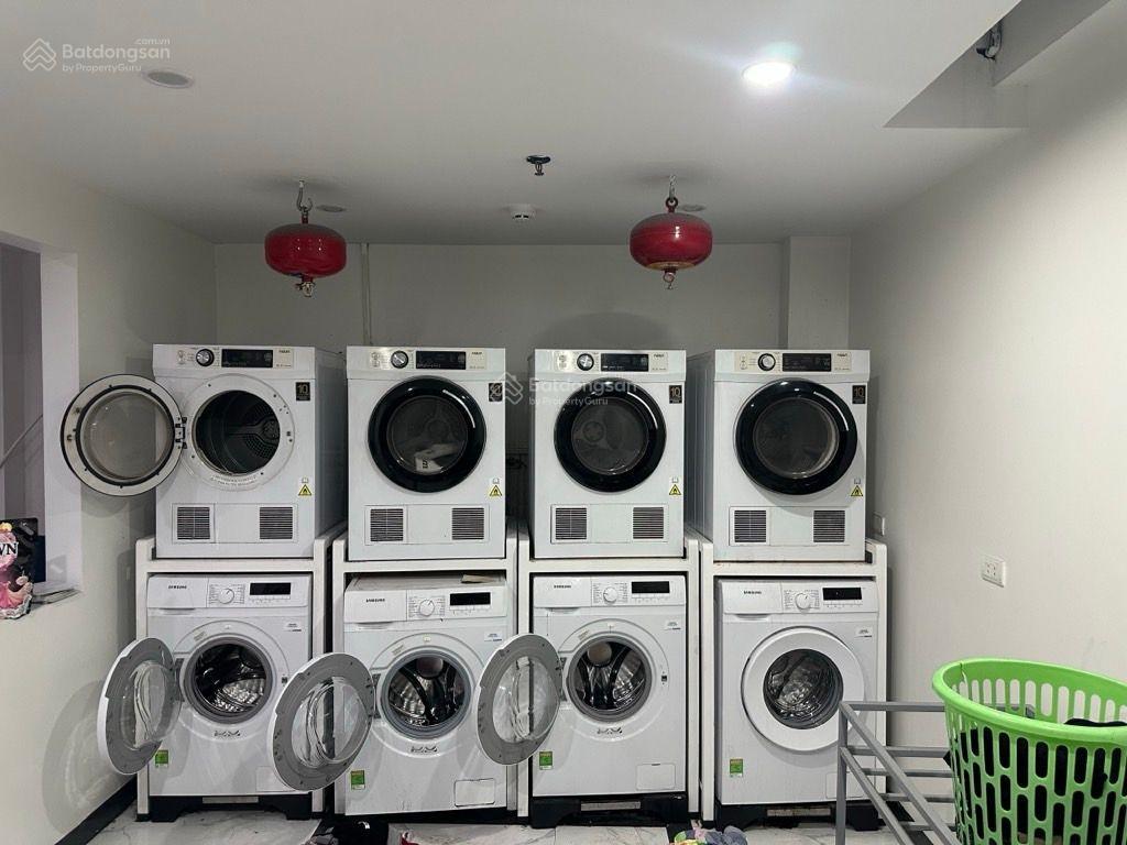Cầu giấy 155m2  7 chỗ đỗ cửa 20m ra mặt phố  35 phòng  dòng tiền 2.5 tỷ/năm