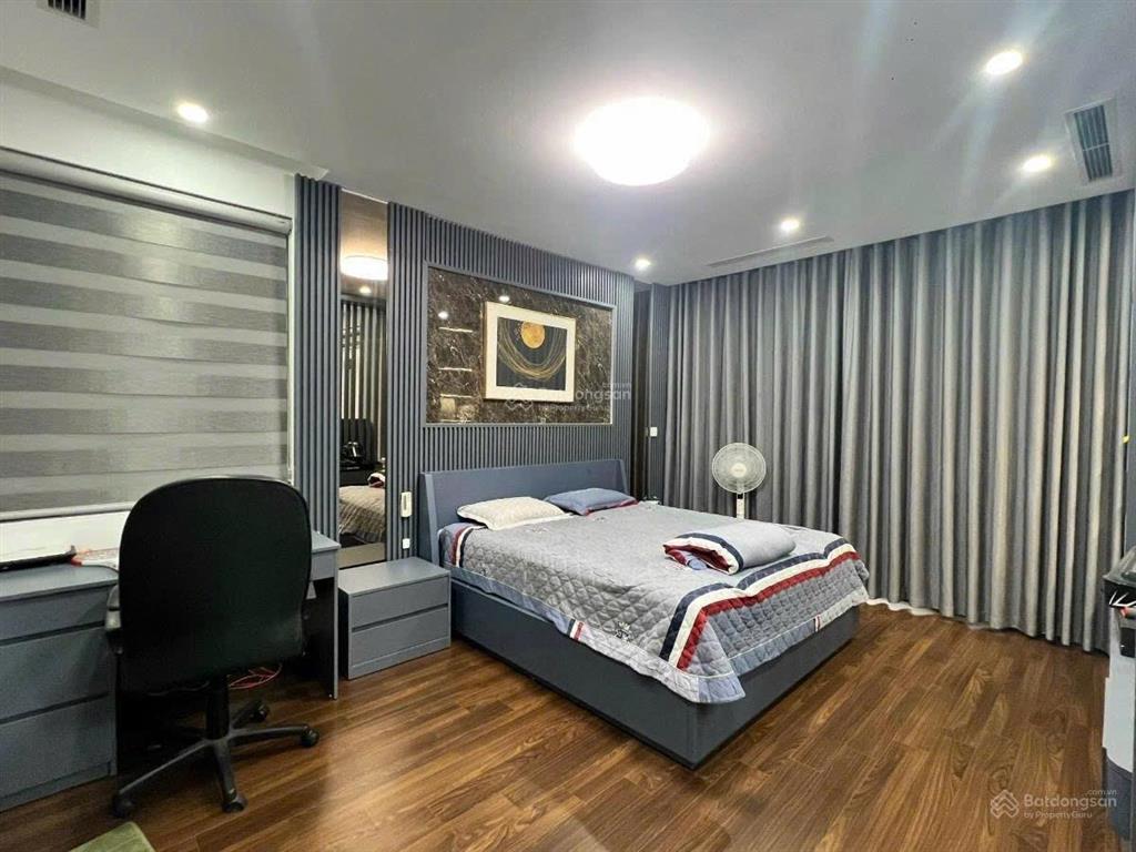 Ba đình  toà khách sạn & chdv  8 tầng thang máy  52 căn hộ  doanh thu ~5 tỷ/năm