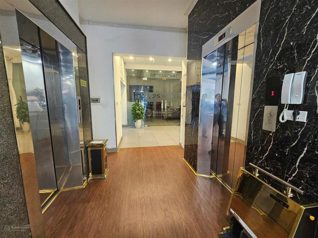 200 tỷ lẻ  mặt phố lò đúc  hai ba trưng khách sạn 9 tầng 67 phòng dòng tiền 400tr/tháng