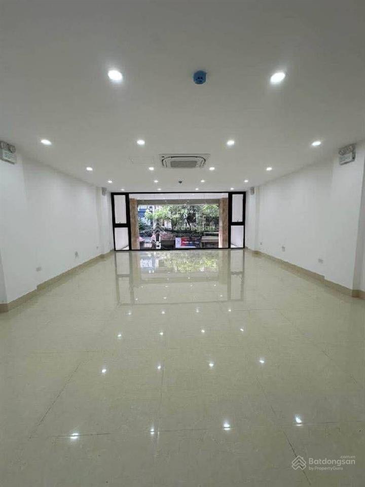 Mặt phố hai bà trưng  building 9 tầng + hầm  thông sàn