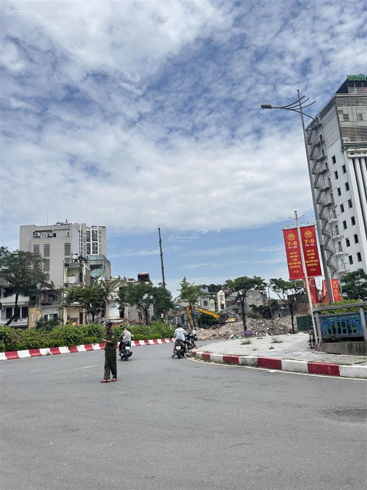 Mặt phố khương đình  thanh xuân 240m2  mt 9.5m  ngày nút giao 2.5 view sông thoáng
