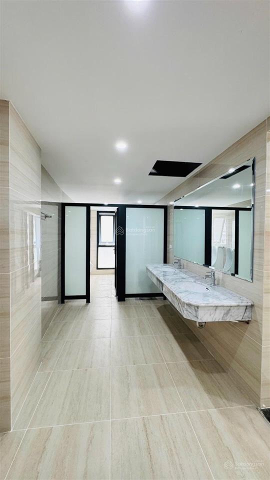 Bán tòa building 11 tầng 360m2  khu trung hòa nhân chính  lô góc  dòng tiền 500tr/tháng