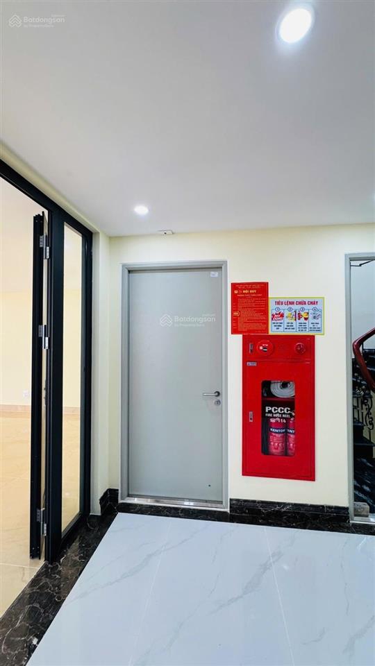 Bán tòa building 11 tầng 360m2  khu trung hòa nhân chính  lô góc  dòng tiền 500tr/tháng