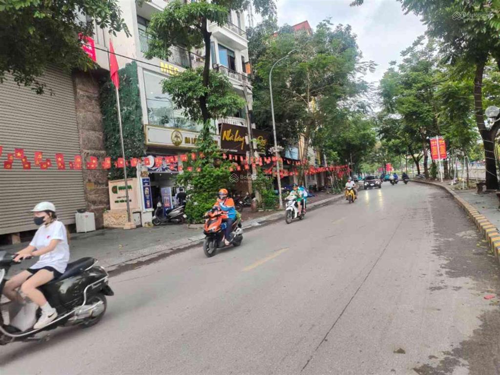 Mặt phố vũ tông phan  thanh xuân 200m  lô góc 3 mặt thoáng  giá 390tr/m2