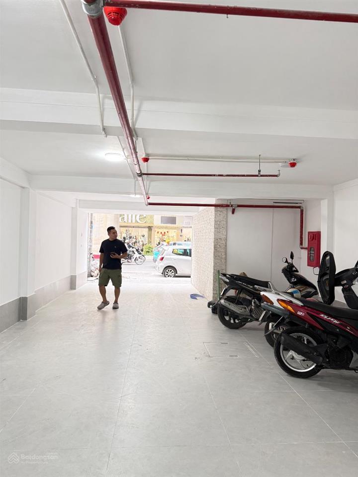 Cho thuê tòa nhà 8 tầng  mặt phố cầu giấy  thang máy thông sàn