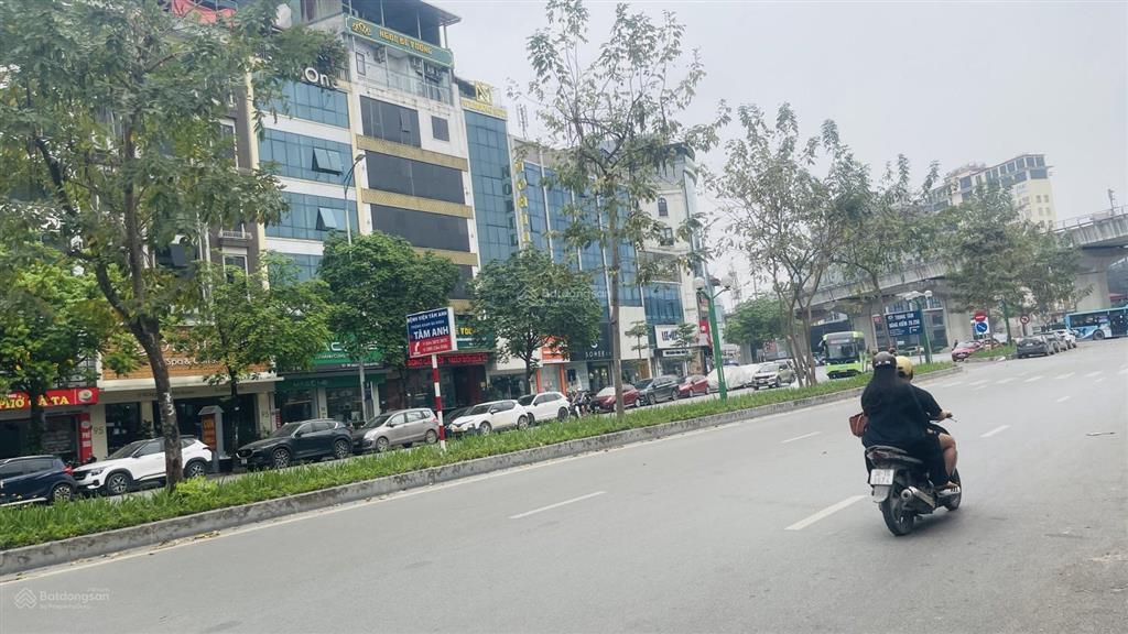 Tòa building 10 tầng mặt phố nguyễn văn huyên  cầu giấy 395m  mt 12m  dòng tiền 700tr/tháng