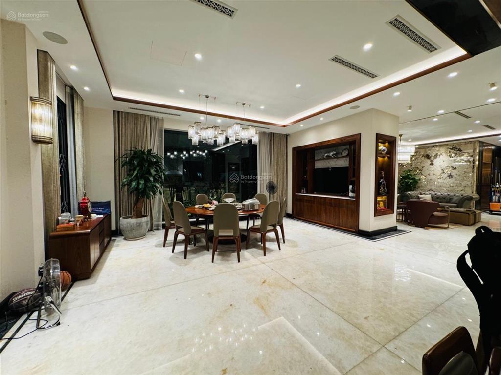 Biệt thự vip 606m2 kđt yên hòa  lô góc 3 mặt thoáng  full nội thất nhiều tỷ