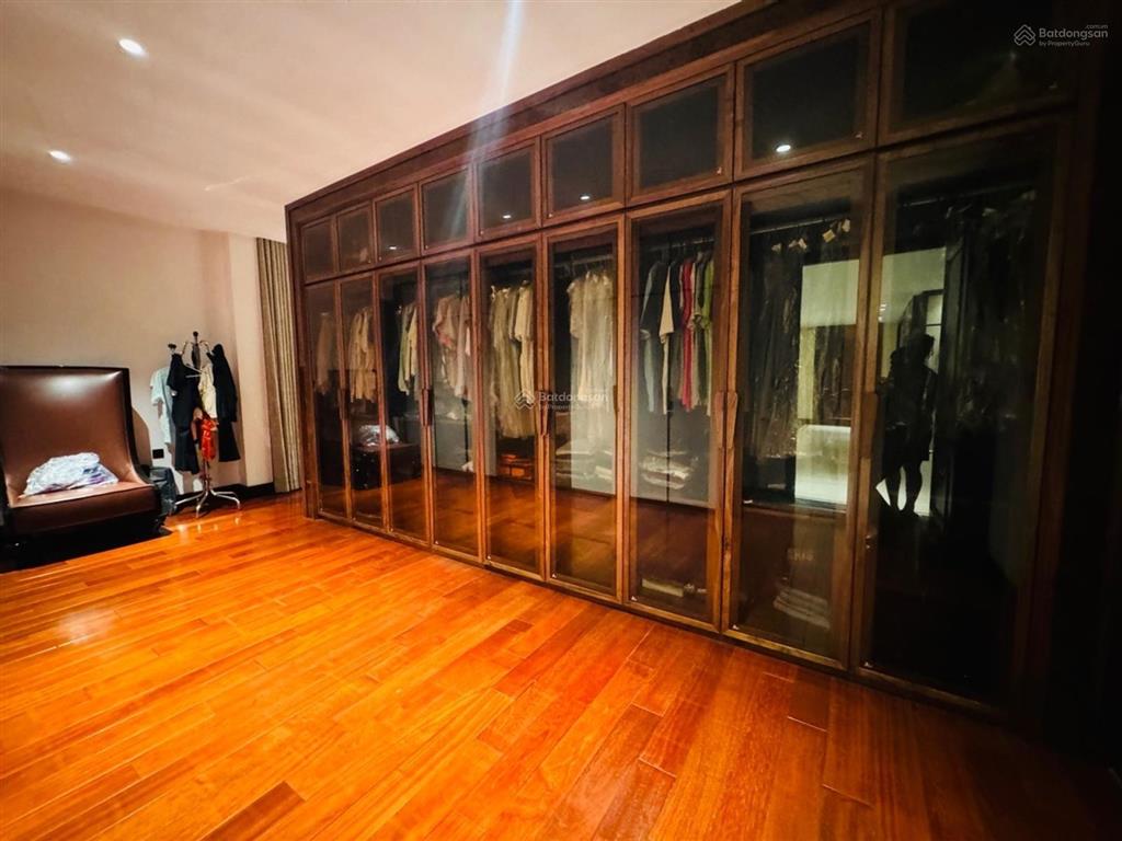 Biệt thự vip 606m2 kđt yên hòa  lô góc 3 mặt thoáng  full nội thất nhiều tỷ
