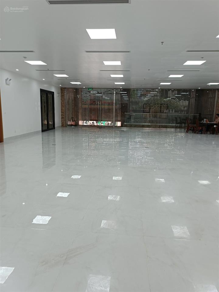 Mặt phố trung hoà  dt 400m2  mt 16m tòa building 9 tầng có hầm  lô góc 3 thoáng dòng tiền 550tr